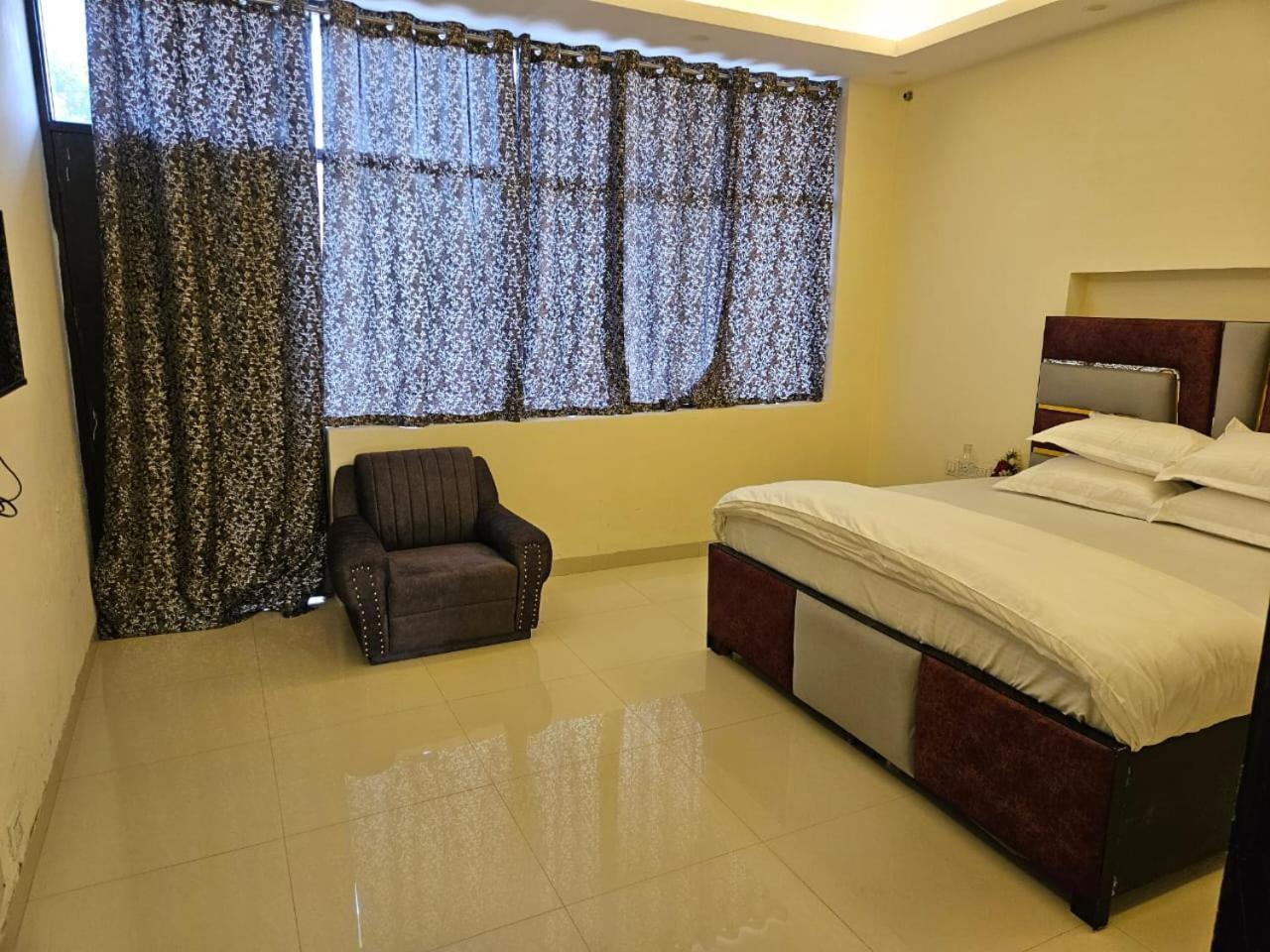 Bed and Breakfast Ashirwaad 249 Greater Noida Exterior foto